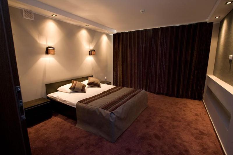 Hotel Dodo Biłgoraj エクステリア 写真